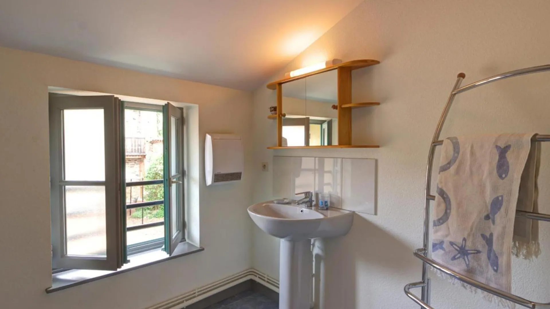 Holiday home Grande Maison Authentique Avec Jardin Prive, Terrasse Et Vtt - Hebergement Pour 15 Personnes - Fr-1-496-109 Lure