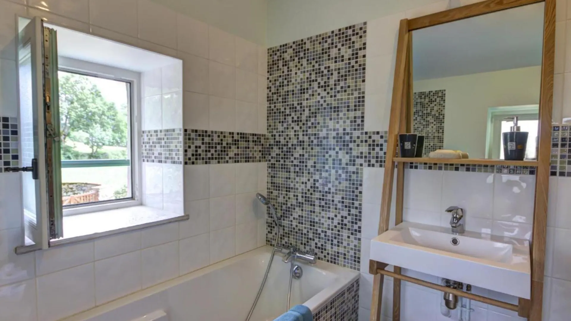 Grande Maison Authentique Avec Jardin Prive, Terrasse Et Vtt - Hebergement Pour 15 Personnes - Fr-1-496-109 Lure  0*, Lure (Loire) France